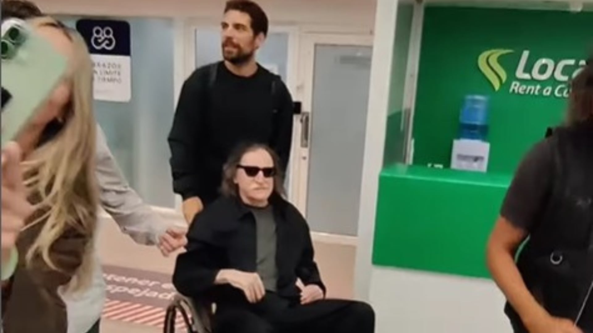 Charly García llegó a Punta del Este y fue recibido con emoción por fans y amigos