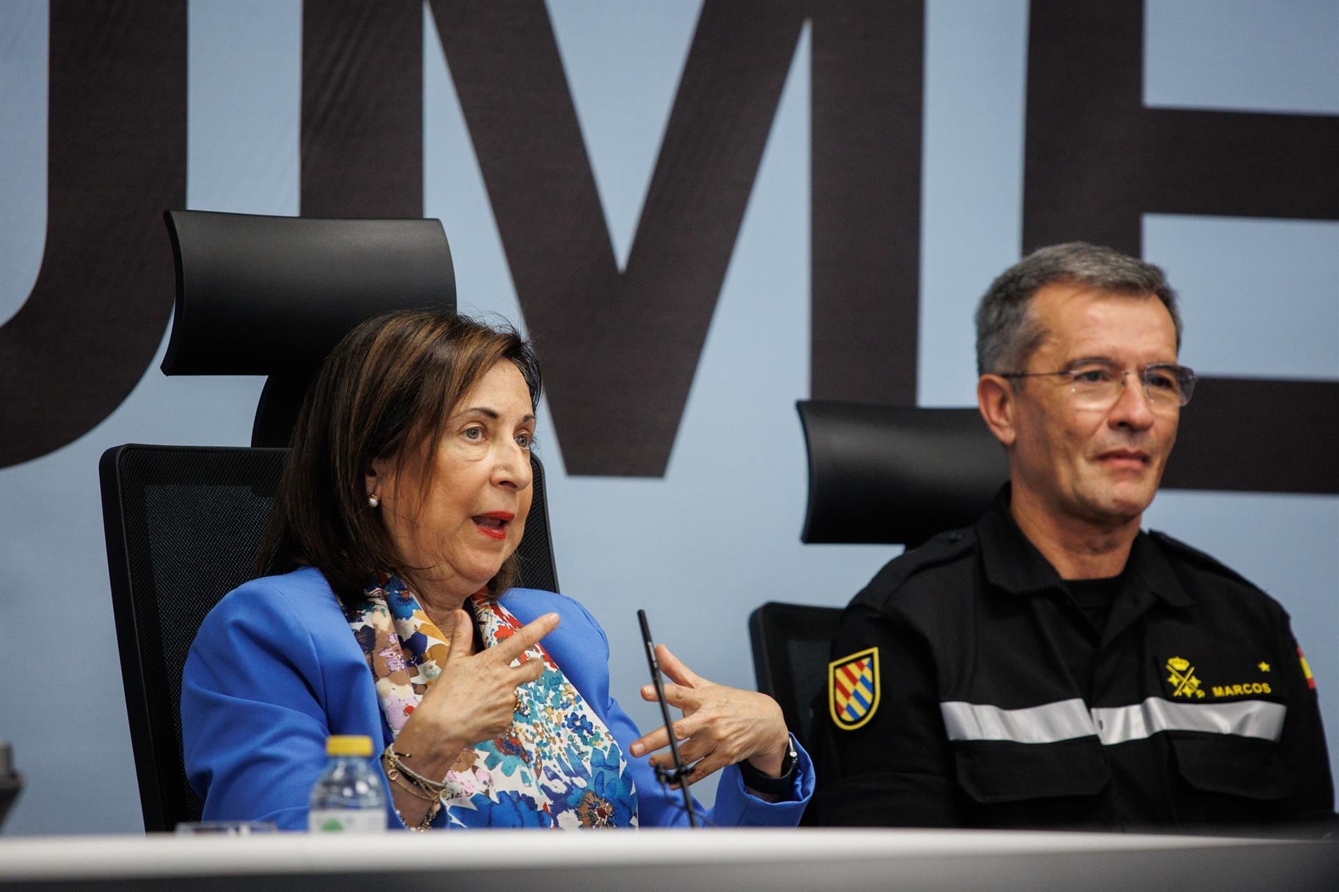 Robles asegura que los medios desplegados en los incendios son "suficientes" y pide "mucha precaución y prudencia"