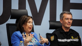 Robles asegura que los medios desplegados en los incendios son "suficientes" y pide "mucha precaución y prudencia"