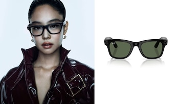 Mujer con gafas de montura negra y lentes transparentes, chaqueta de vinilo y pendientes dorados; a la derecha, gafa de sol negra Ray-Ban con lentes verdes
