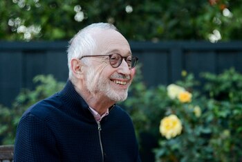 El profesor Paul R. Milgrom,