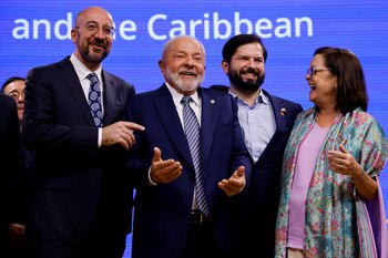 Boric junto a otros mandatarios en la cumbre UE-CELAC en Bruselas (REUTERS/Johanna Geron)