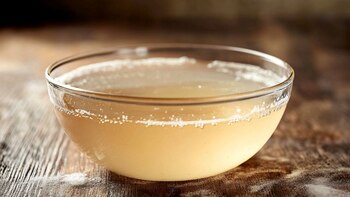 El caldo de hueso es el alimento con mayor cantidad de colágeno.