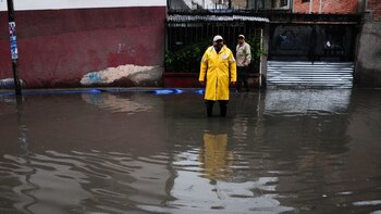 En fotos: lluvia inunda calles y casas en Iztapalapa