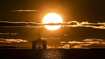 El petróleo retoma los 100 dólares en medio de nuevas fricciones entre EEUU e Irán