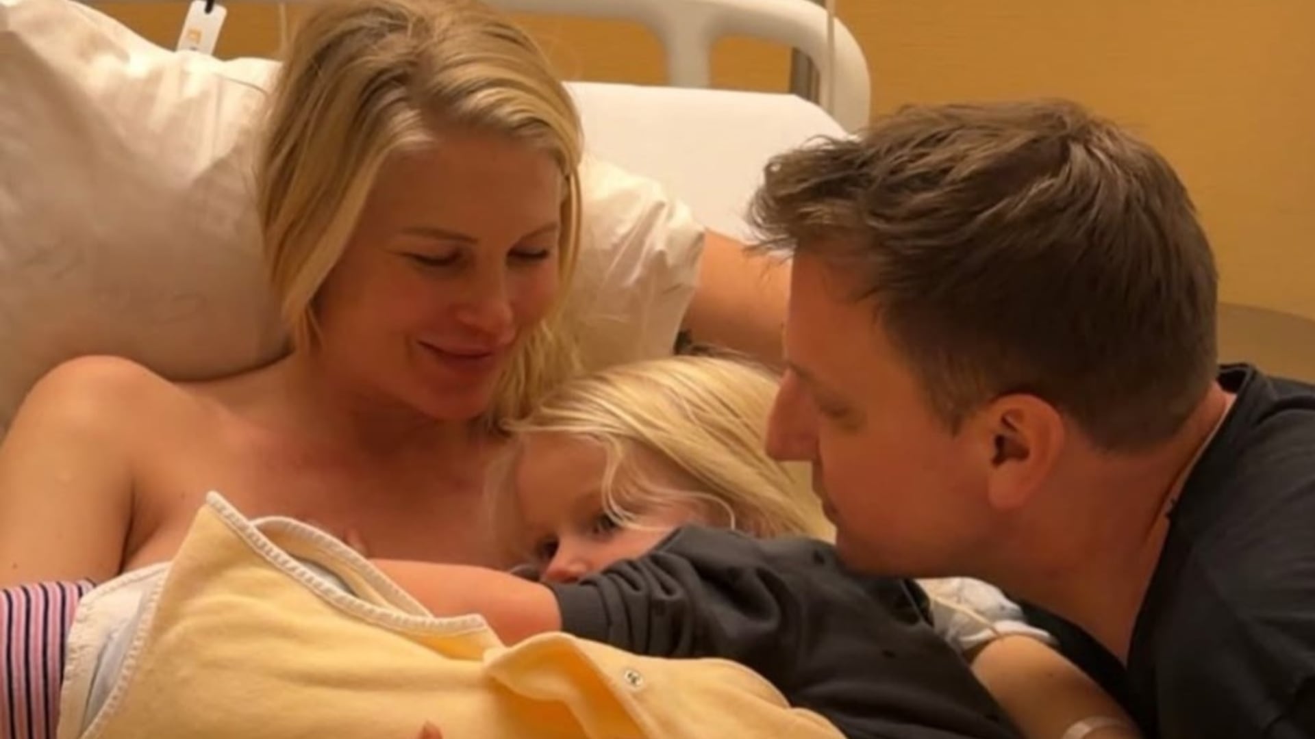 La dulce postal de Maxi López junto a su hijo Lando y la pequeña Elle (Instagram)