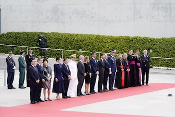 El papa León XIV aterriza en el Aeropuerto Adolfo Suárez Madrid-Barajas, para iniciar una visita oficial a España que incluye varios actos institucionales y religiosos.