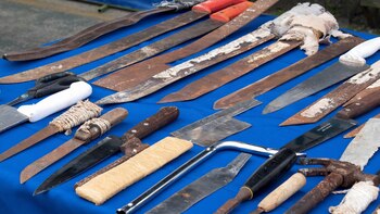 Machetes, cuchillos y armas de