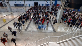 El Gobierno recomienda a los migrantes que no renuncien a las solicitudes de asilo ni a autorizaciones ya en curso para acceder a la regularización extraordinaria