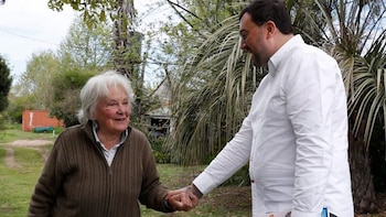 Barbón destaca el valor del diálogo democrático tras un encuentro con la exvicepresidenta de Uruguay Lucía Topolansky