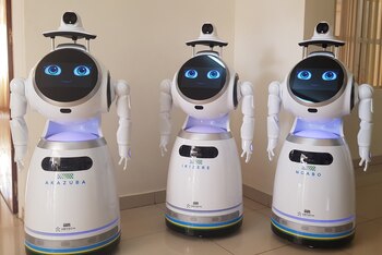 Robots ayudan a operarios de