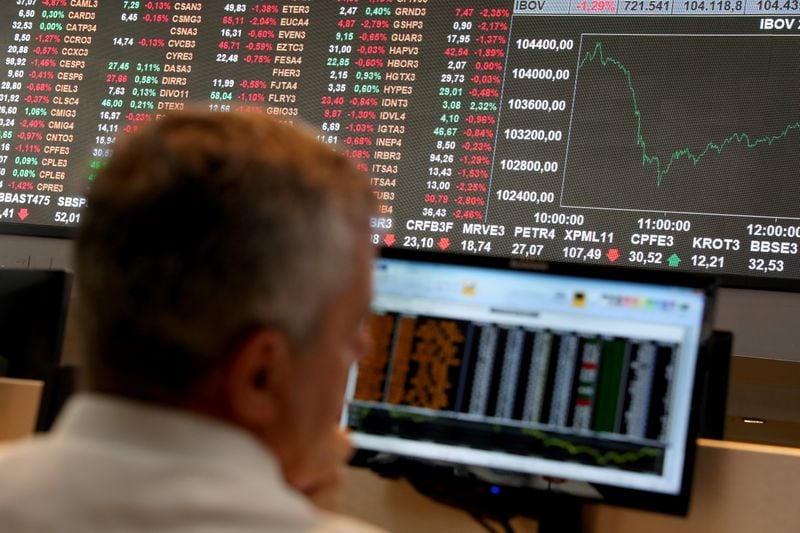 Las acciones brasileñas rebotan tras el colapso post electoral y el real recupera terreno frente al dólar