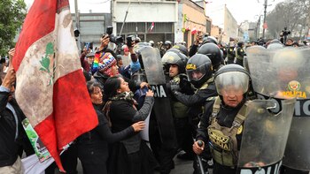 Marchas contra Dina Boluarte EN