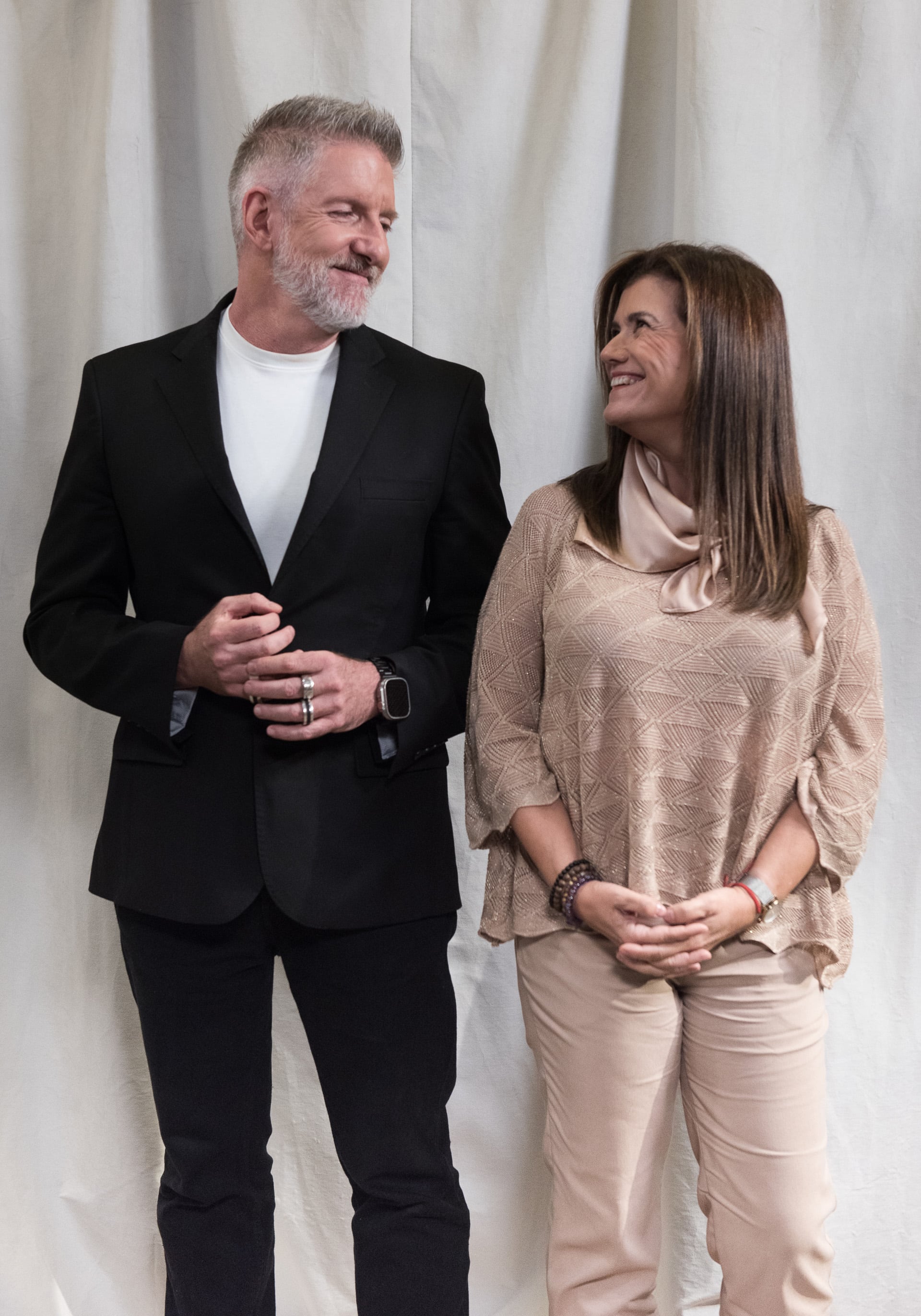 A lo largo de los cinco episodios, Nada es tan simple construye un espacio para entender que lo que nos pasa requiere tiempo, escucha y, sobre todo, disposición a revisar lo que creemos seguro