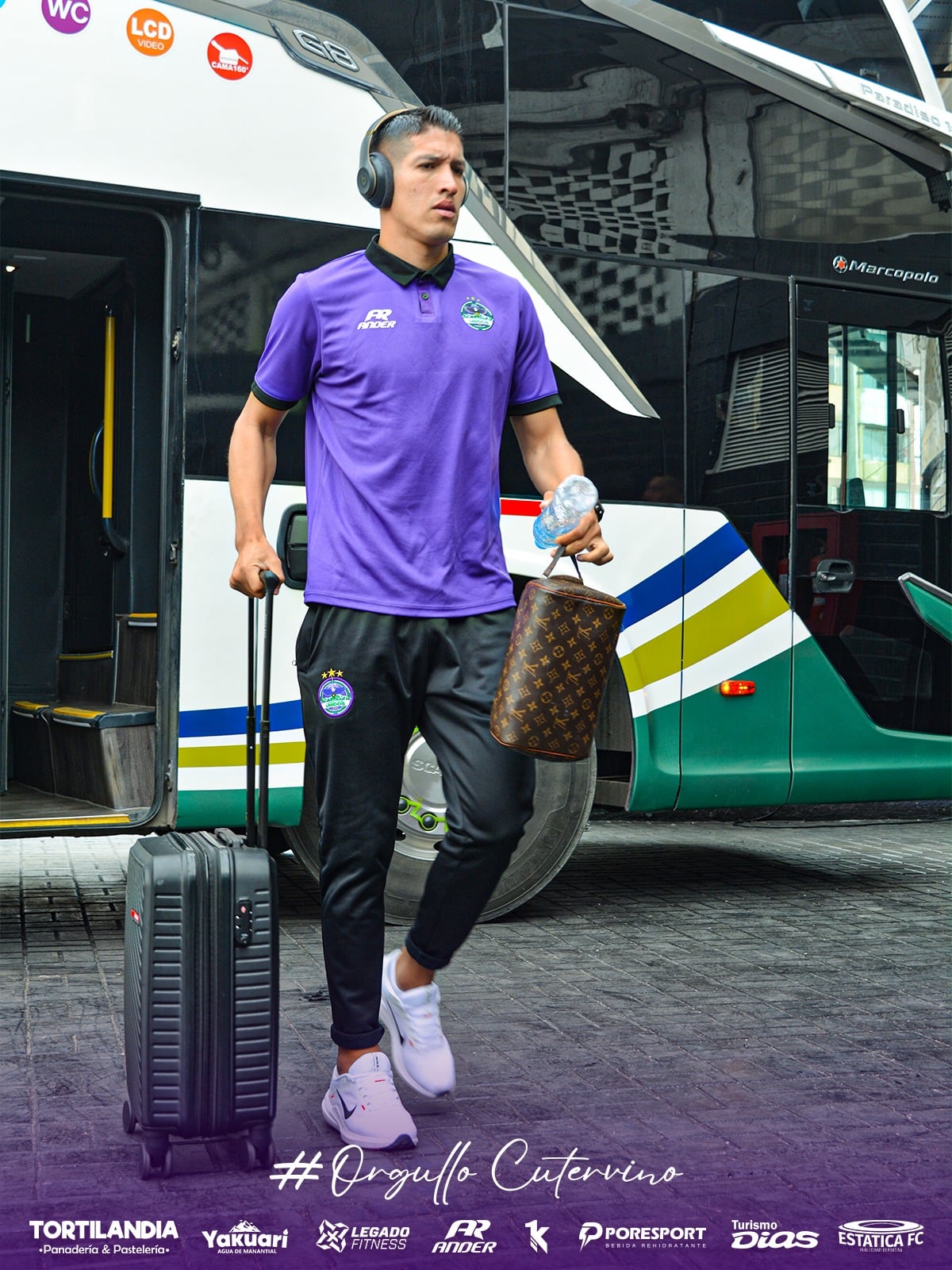 A chegada do Comerciantes Unidos a Matute na partida contra o Alianza Lima.