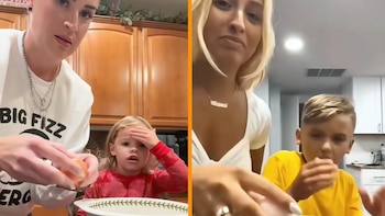 Varias madres rompen un huevo