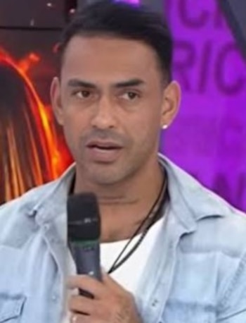 El beso de Diego Chávarri y Gabriela Herrera divide opiniones en redes sociales. Captura: TikTok Ric La Torre.