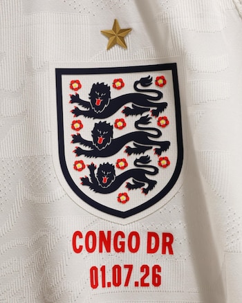 El escudo también incluye una estrella dorada que recuerda el único campeonato mundial de Inglaterra, conseguido en 1966. (X/ @England)