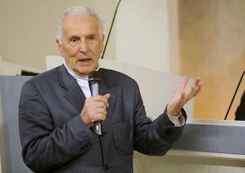 Silvio Garattini camina 5 kilómetros