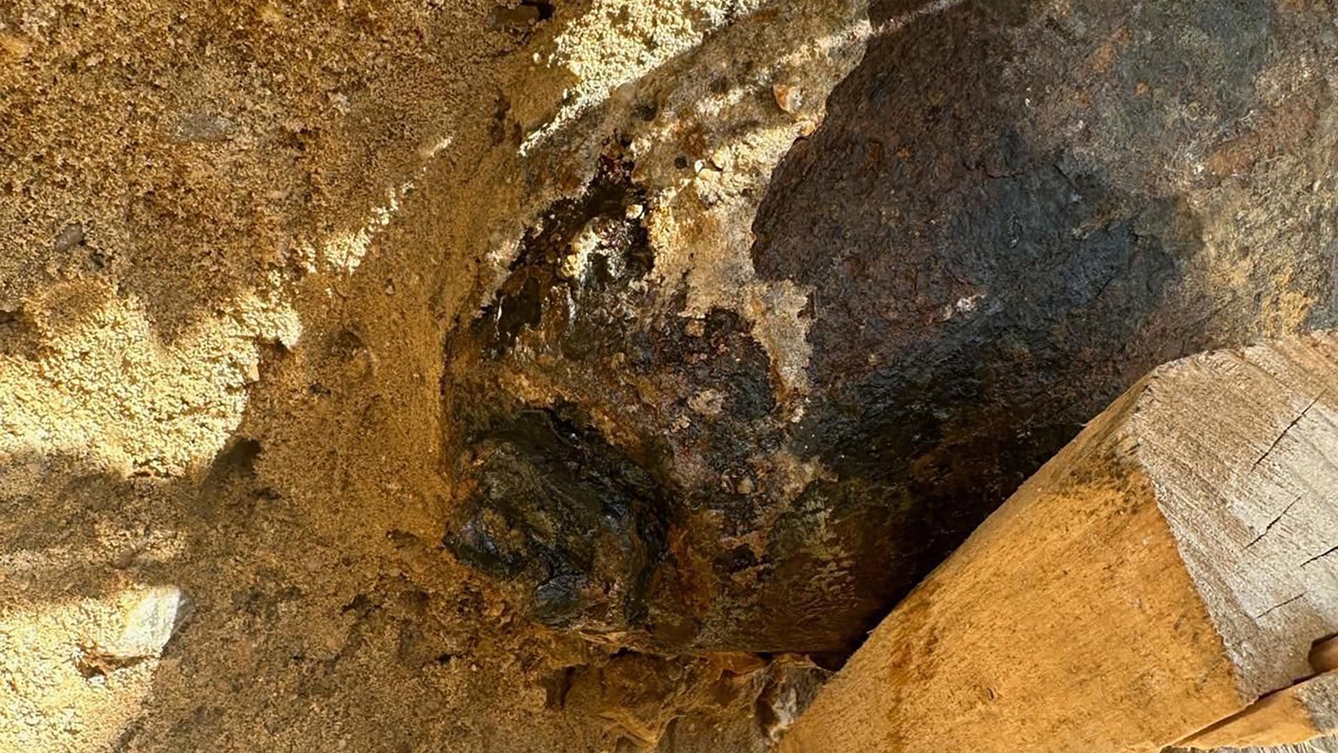 Imagen de la bomba de la Segunda Guerra Mundial encontrada cerca de París, que ha provocado un extenso operativo de seguridad y desactivación en la zona.