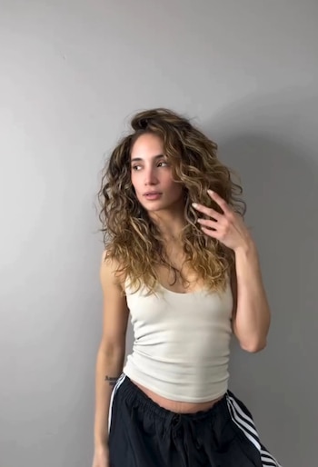 La bailarina redefinió sus rulos y mostró el resultado final en las redes (Captura de video)