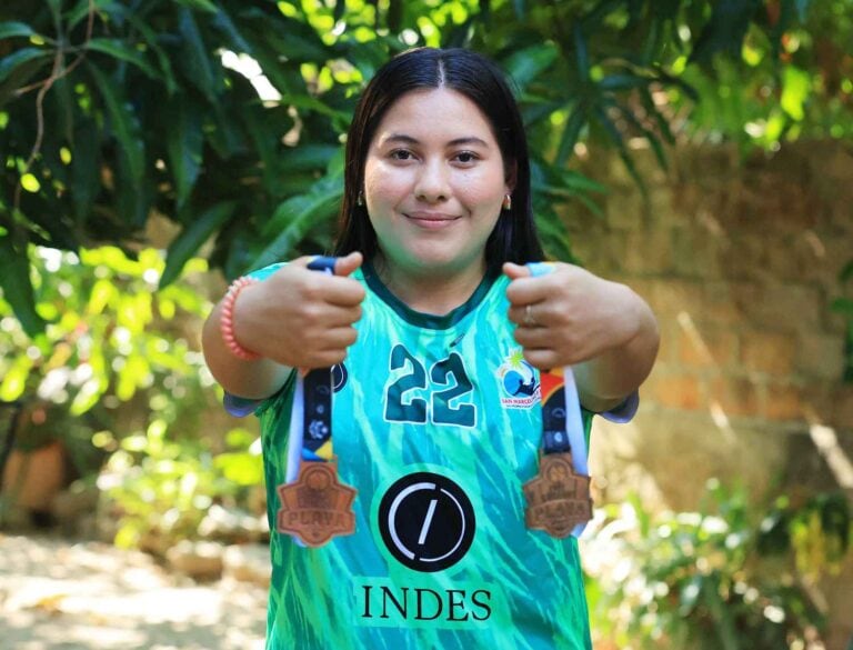 La jugadora salvadoreña fue bicampeona con La Paz y participó en microciclos preseleccionados de fútbol playa bajo Elías Ramírez. (Cortesía: Instituto Nacional de los Deportes)
