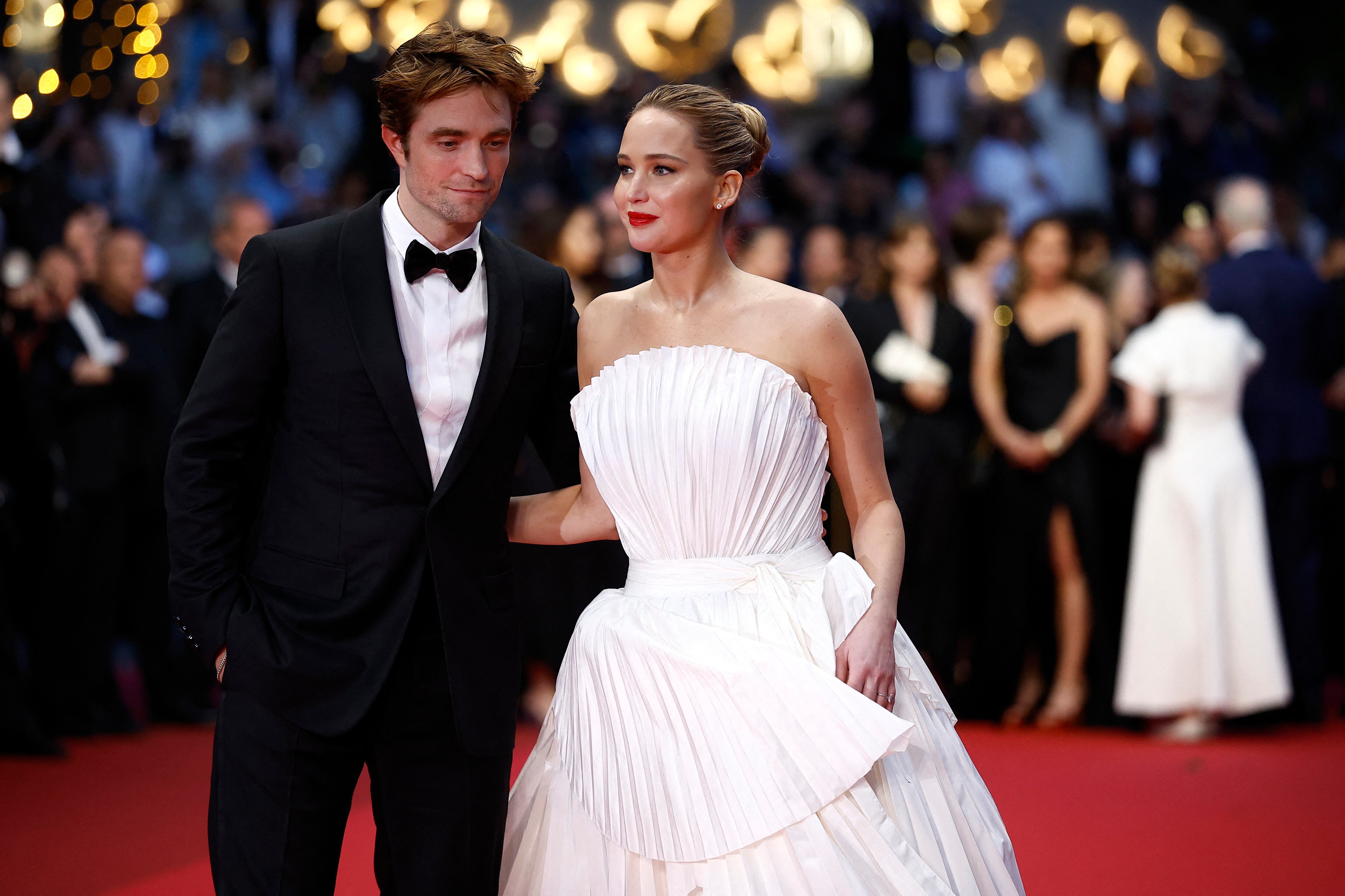 Jennifer Lawrence contó que sacó restos de comida de la basura para dárselos a Robert Pattinson. (REUTERS/Sarah Meyssonnier)