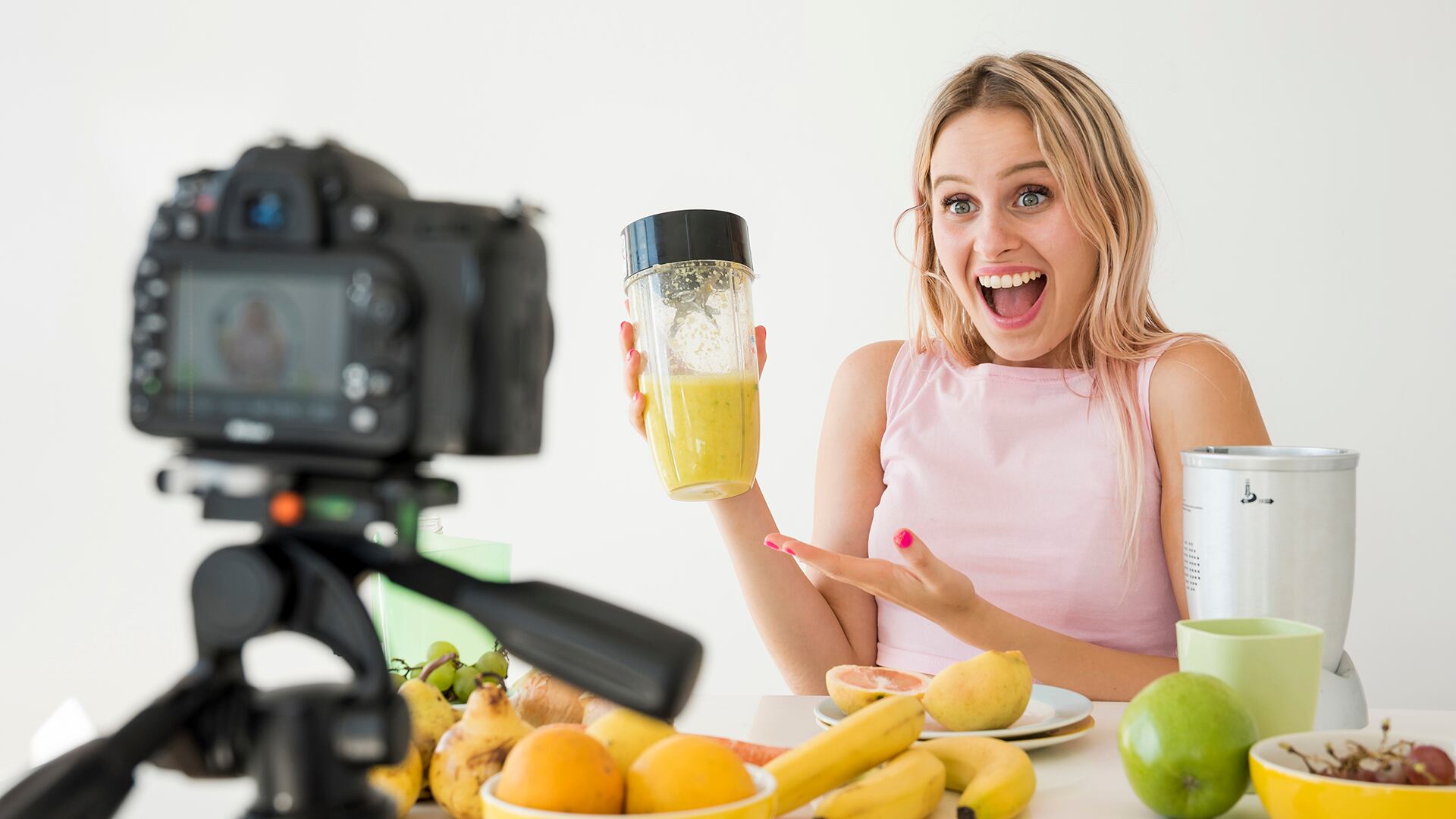 El 40% de quienes siguen a estos referentes digitales ha adquirido productos sugeridos en publicaciones (Freepik)