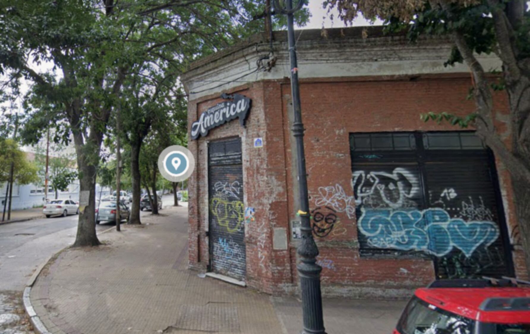 El centro cultural Esquina América de la ciudad de La Plata fue asaltado el domingo a la madrugada por dos delincuentes armados (Google Maps)
