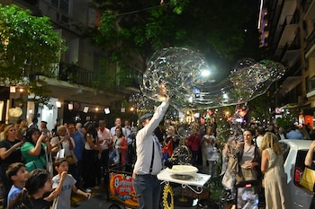 La Noche del Diseño: arte, música y más de 90 locales en la calle Arenales