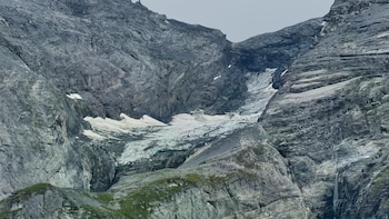 La ladera inestable de Spitze Stei mantiene en alerta a Kandersteg, aunque las autoridades de Suiza no ordenaron una evacuación (AP)