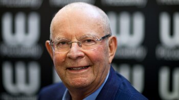 Murió el escritor sudafricano Wilbur