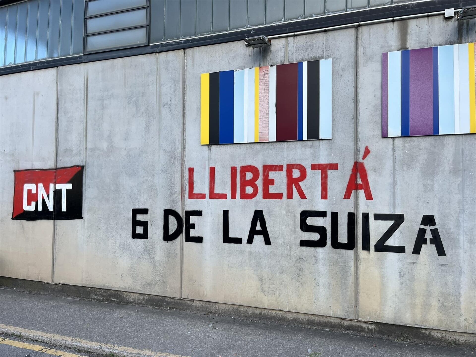 Pintada de CNT en apoyo a las sindicalistas de La Suiza. (CNT-Europa Press)