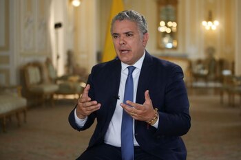 El presidente de Colombia Iván Duque, habla durante una entrevista con Reuters en Bogotá, Colombia, 16 de octubre, 2020. REUTERS/Luisa González
