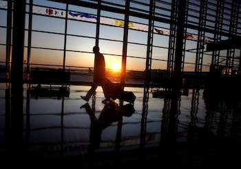 Pasajeros colaboraron para contener la