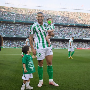 Ricardo Rodríguez junto a sus hijos en una imagen de redes sociales. (Instagram @rrodriguez.68)