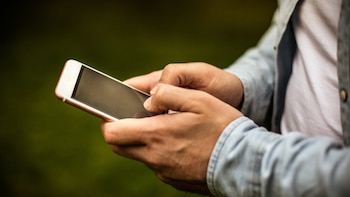 Antes de adquirir un teléfono de segunda mano, es posible identificar si tiene antecedentes de robo mediante una consulta rápida del IMEI, según la herramienta que ofrece Osiptel