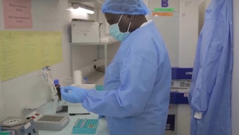 Un laboratorio móvil en el Congo reduce de 72 a seis horas el diagnóstico del ébola