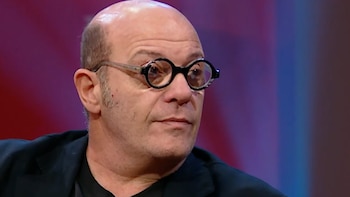 Otro día perdido: el increíble trabajo solidario de Campi con las prótesis que utiliza para actuar