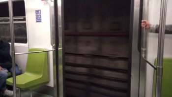 Usuarios quedaron atrapados en túneles