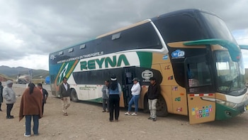 50 pasajeros de bus que