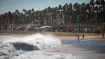 Lluvia, nieve, frío y olas