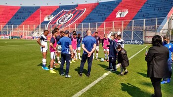 El DT, durante la arenga,