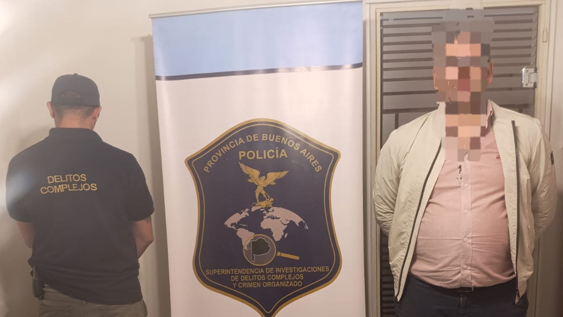 Un abogado fue detenido en Quilmes por la Policía de la Provincia de Buenos Aires, acusado de falsificar identidades y obtener créditos fraudulentamente.