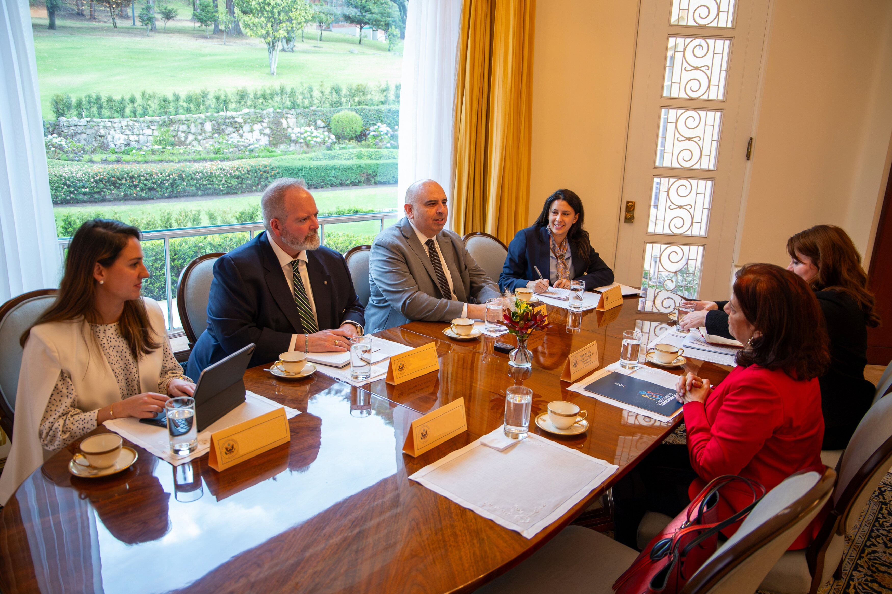 Una de las reuniones del encargado de negocios de Estados Unidos en Colombia fue con la ministra de las TIC, Alexandra Falla, en la que discutieron la agenda tecnológica - crédito @USEmbassyBogota/X