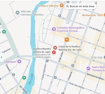 Mapa digital con nombres de calles, el curso del río Luján y puntos de referencia urbanos alrededor de la basílica