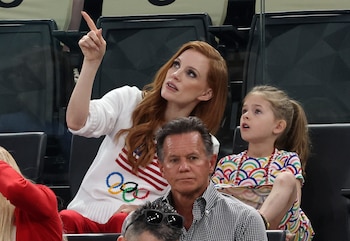 Jessica Chastain y su hija Giulietta Passi Chastain disfrutando de las competiciones de gimnasia artística en París
REUTERS/Mike Blake
