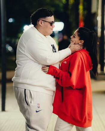 Manzana y su novia Luciana