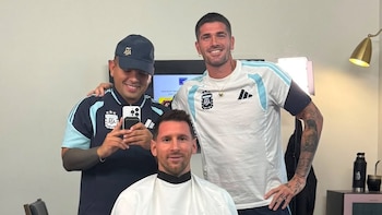 El cambio de look de Messi y De Paul antes del segundo partido de la selección argentina en el Mundial