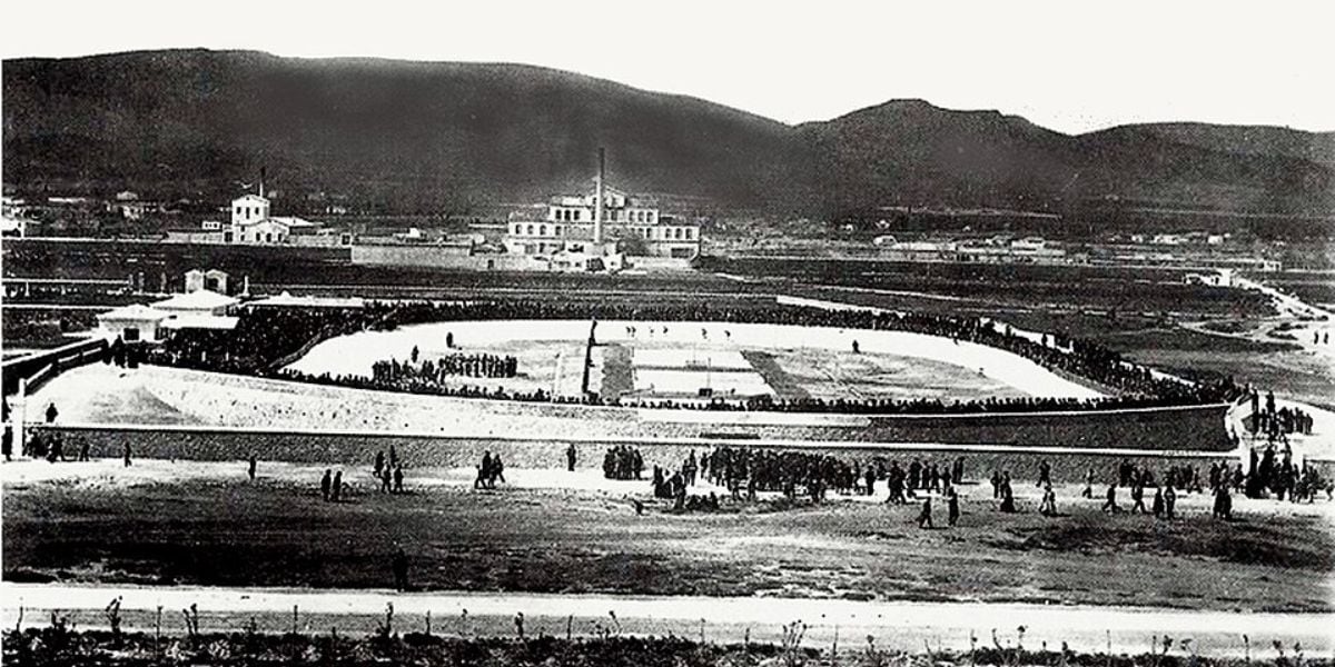 Construido originalmente como velódromo para los Juegos Olímpicos de 1896, el estadio marcó el inicio de la era olímpica moderna en Grecia (Wikipedia)